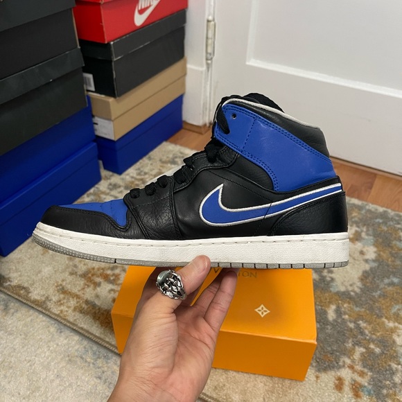 EUC Men’s Size 9 (Euro Size 42.5) Jordan 1 Retro Mid Sneakers In Game Royal Blue - Picture 9 of 14